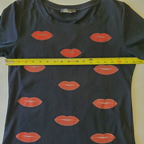 Silver Fox Red Lip Tee Sequined Beaded - Picture 5 of 7
